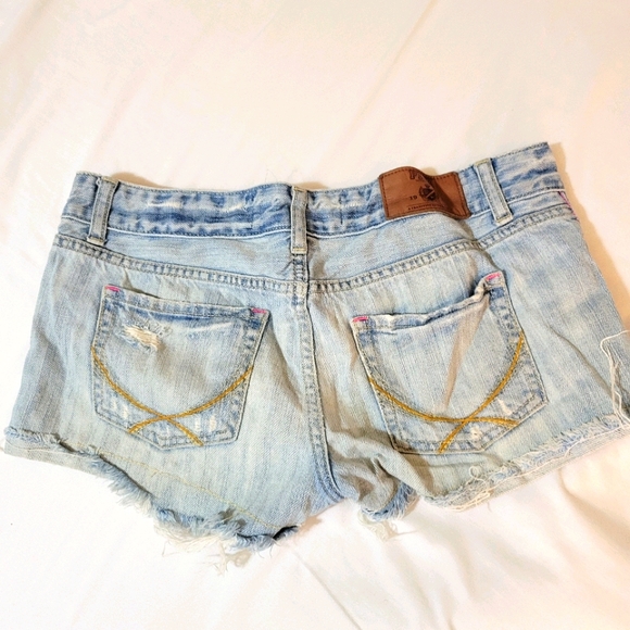Victoria's Secret PINK Distressed Jean Shorts - Picture 3 of 14